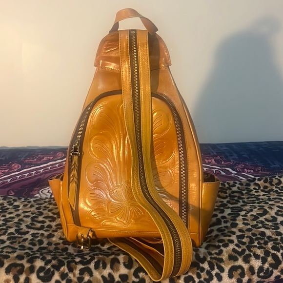 Leaders in Leather tooled backpack purse 🌸 - Picture 2 of 10